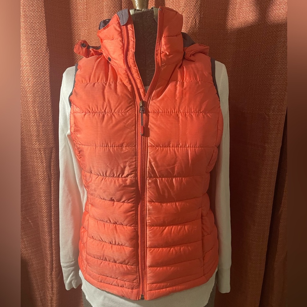 Tangerine Small Puffer Vest in Coral and Grey